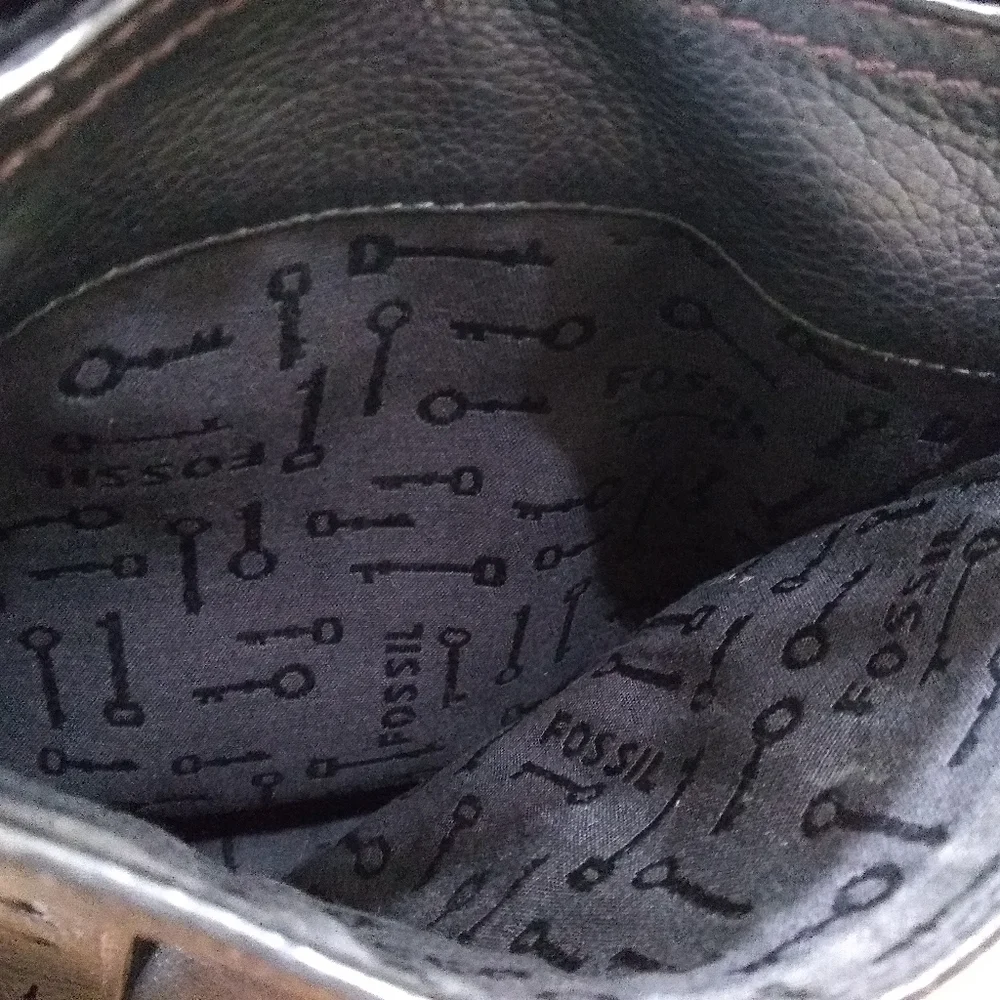 Fossil Maddox Black Leather Medium Crossbody Bag. Very good used condition. On - Picture 3 of 13